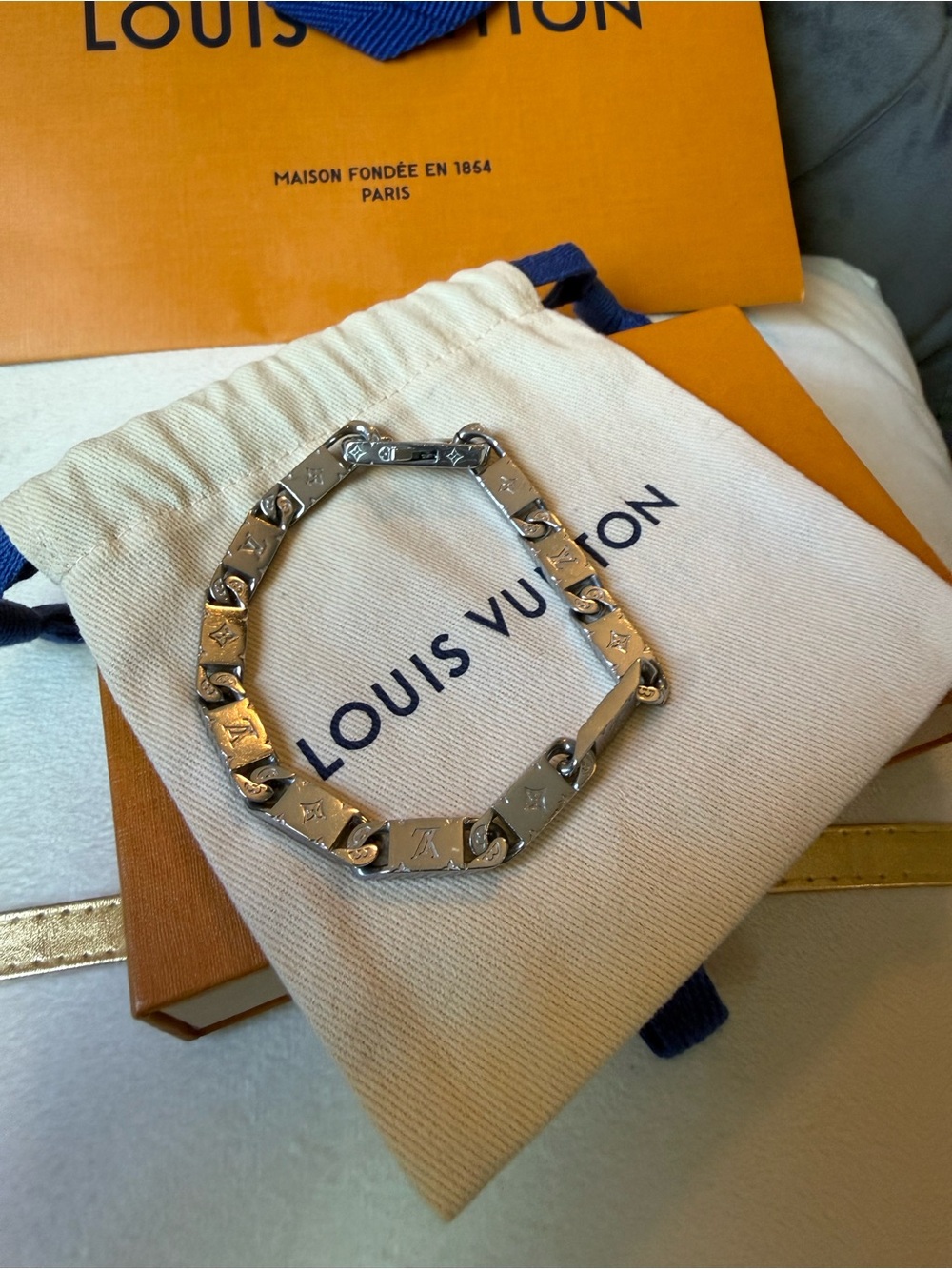 🔥Louis Vuitton Silver Link Chain Monogram Tied Up Bracelet L With COA🔥